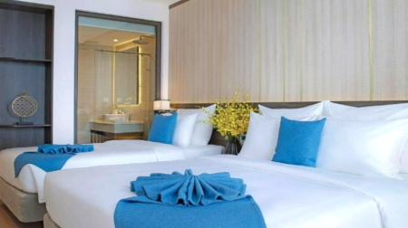 Senior Deluxe Sea View Double/Twin