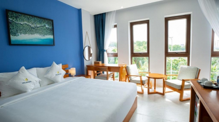 Deluxe Window View Room