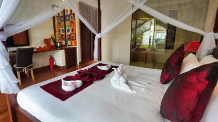 Phòng Suite Hướng Hồ Bơi