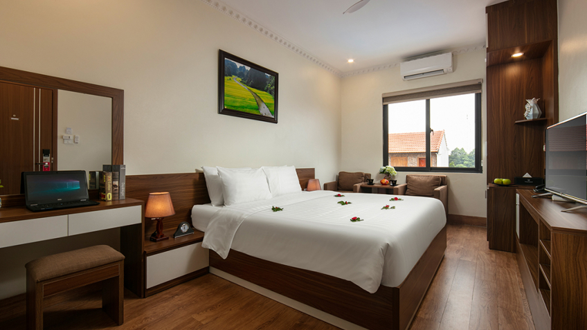 Phòng Deluxe Double With Pool View  Tam Cốc Holiday Hotel & Villa