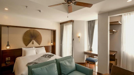 Superior King Bed River View