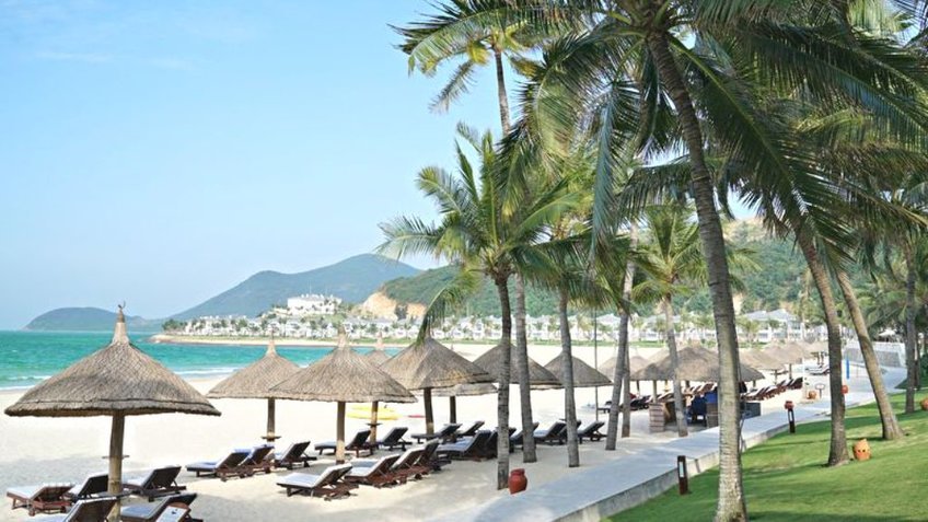 Bãi biển riêng tại Vinpearl Resort đảo Hòn Tre Nha Trang