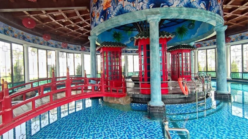 Bể bơi Onsen trong nhà