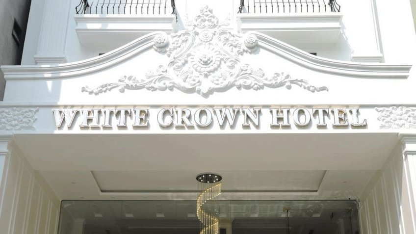 white-crown-hotel-647a9cc58b348.jpg