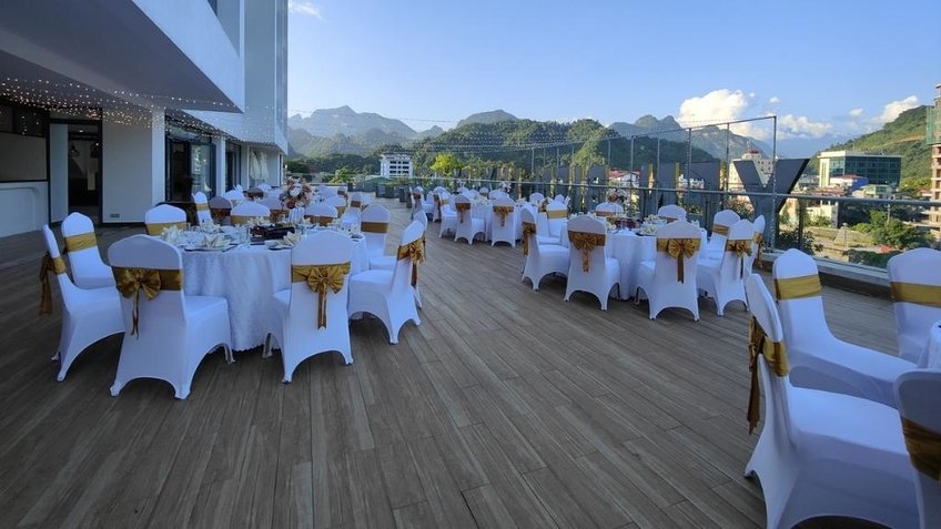 Tổ chức tiệc cưới ngoài trời tại khách sạn Yen Bien Luxury