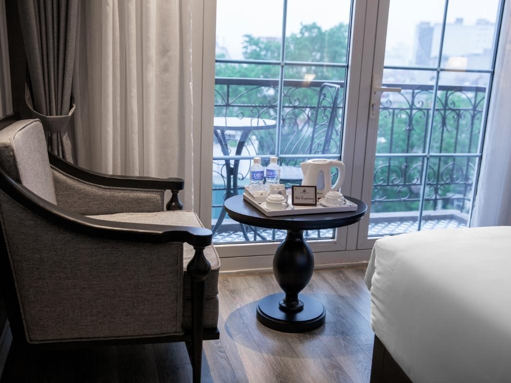 Không gian phòng Junior Suite tại khách sạn Acoustic Hanoi 4 sao