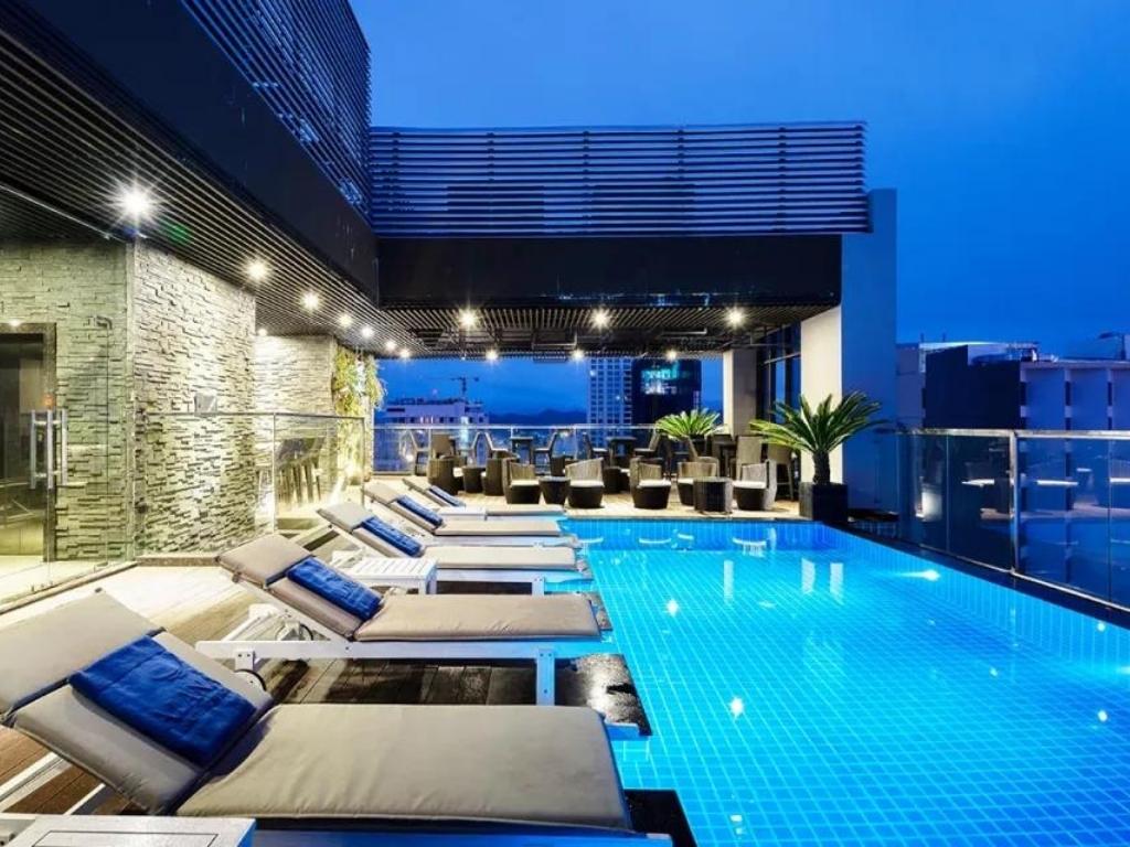 Bể bơi ngoài trời tại Alana Nha Trang Hotel