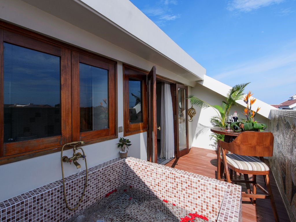 Rooftop Jacuzzi Suite Room