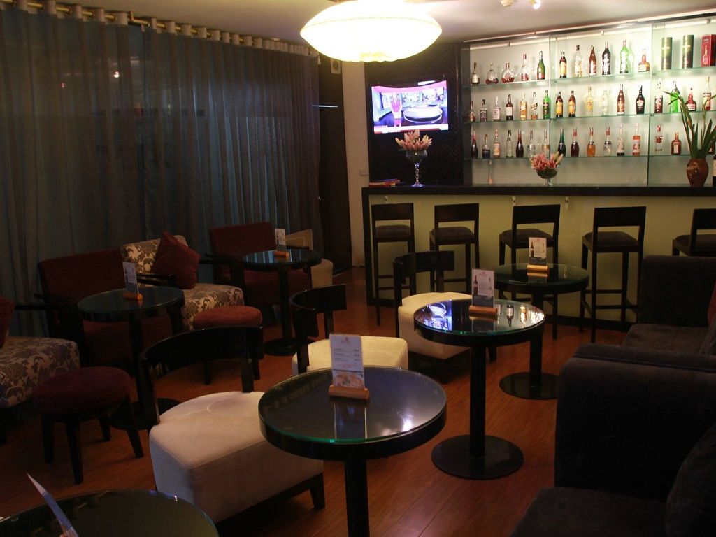 Thưởng Thức Đồ Uống Ở Quán Bar Anise Hotel & Spa Hà Nội