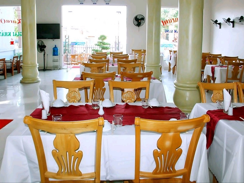 Nhà Hàng Tại Ann Hotel Quảng Ninh