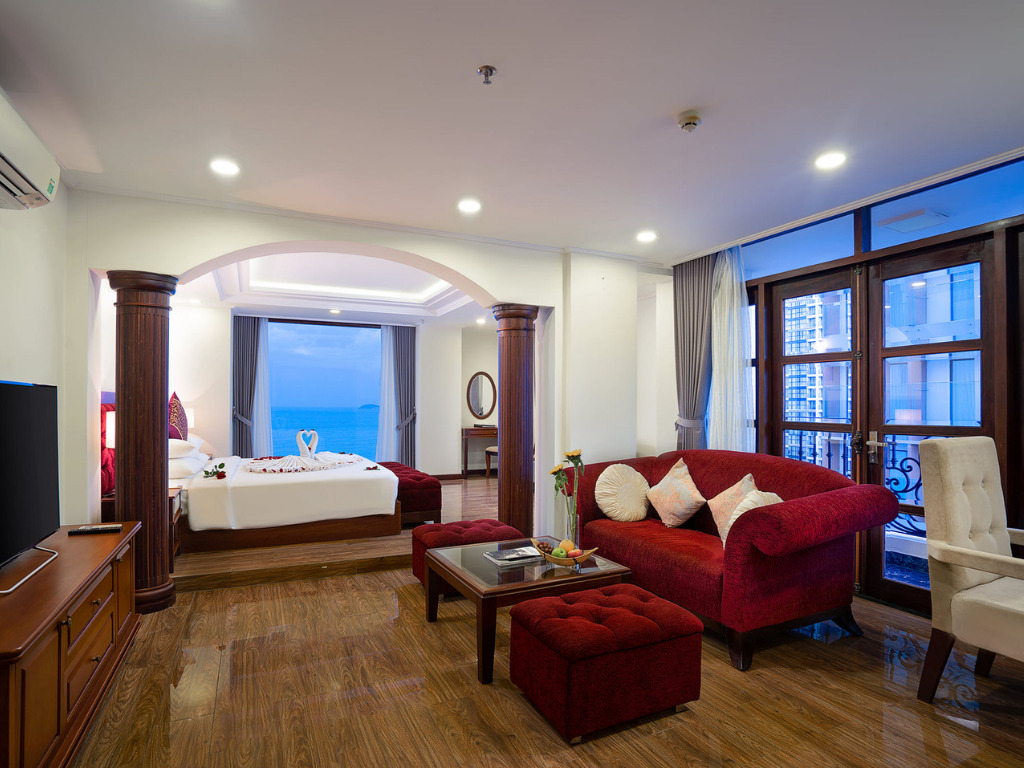 Phòng VIP Suite Khách Sạn Apus Nha Trang 4 Sao