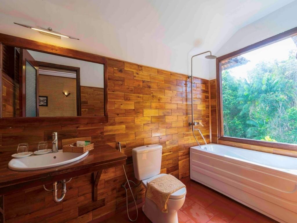 Phòng tắm Bambusa Resort Phú Quốc