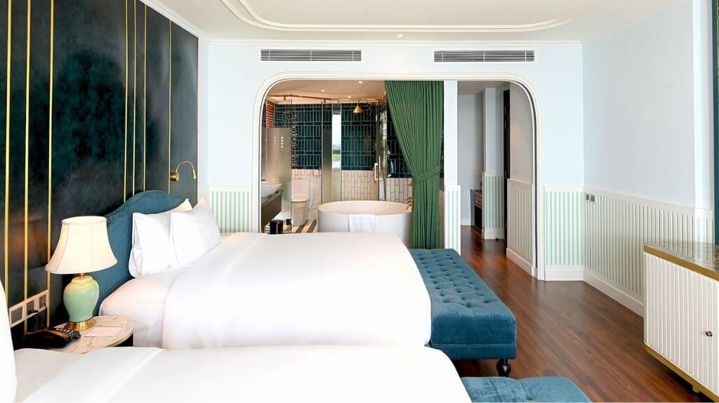 Premier Junior Suite Town View