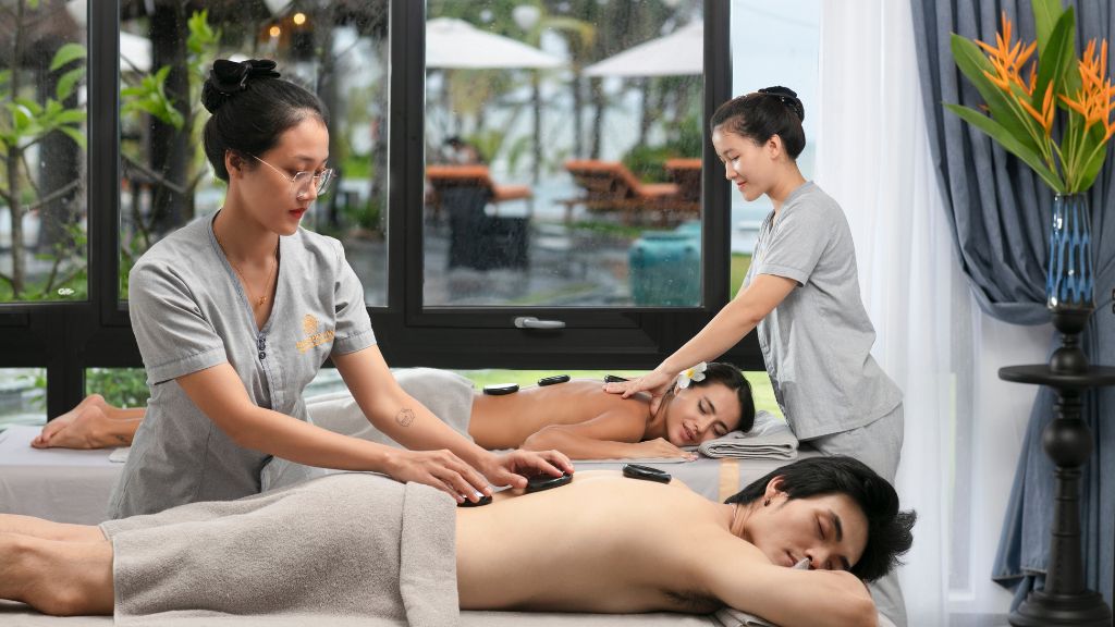 Massage xả stress tại Spa