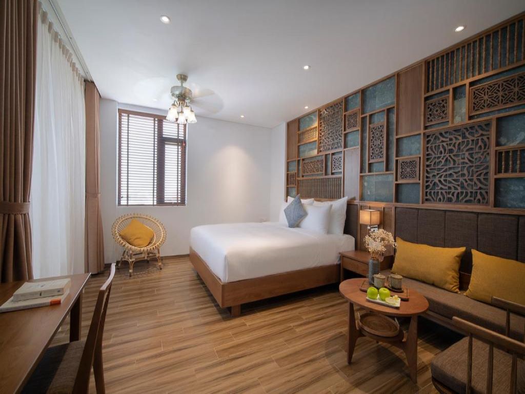 Phòng Deluxe King Studio with Balcony Khách sạn Bonny Boutique Đà Nẵng