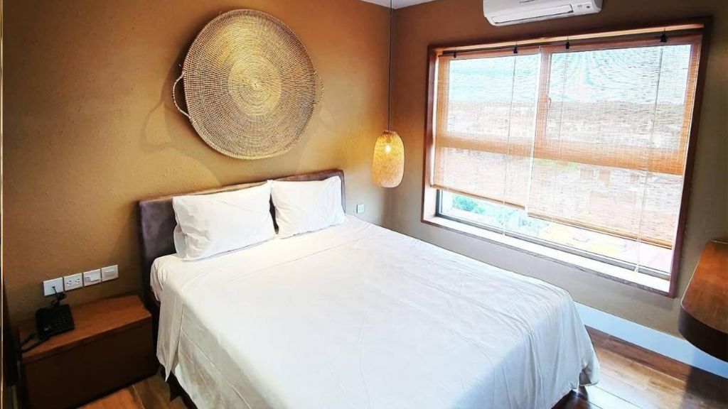 Cửa sổ lớn hướng ánh sáng