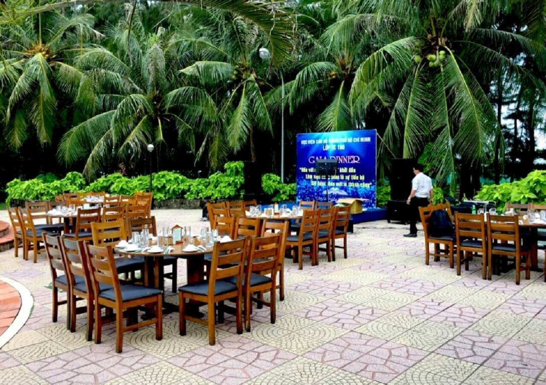 Nhà Hàng Sân Vườn