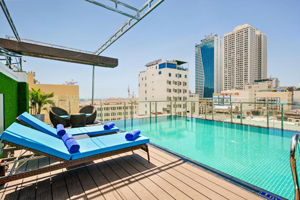 Hồ bơi Celina Hotel & Apartment Đà Nẵng