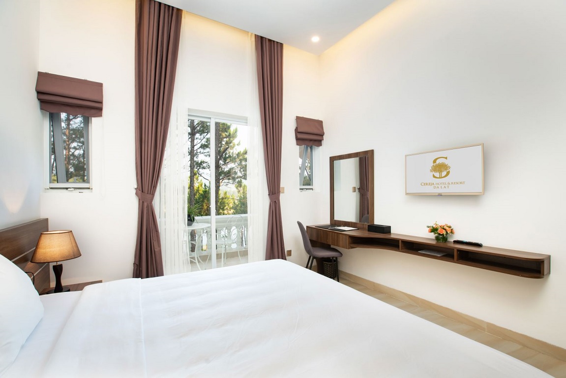 Phòng Premium Deluxe Hướng Hồ