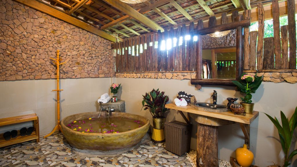 Phòng tắm bồn thiết kế chủ yếu bằng gỗ