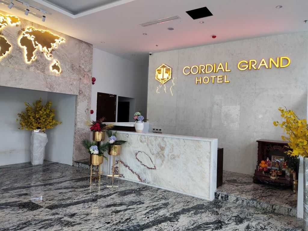 Lễ Tân Cordial Grand Hotel Đà Nẵng