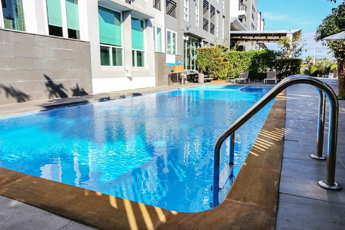 Bể bơi ngoài trời