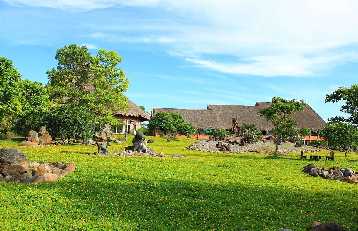 Vườn đá Cổ Sinh Cúc Phương Resort & Spa