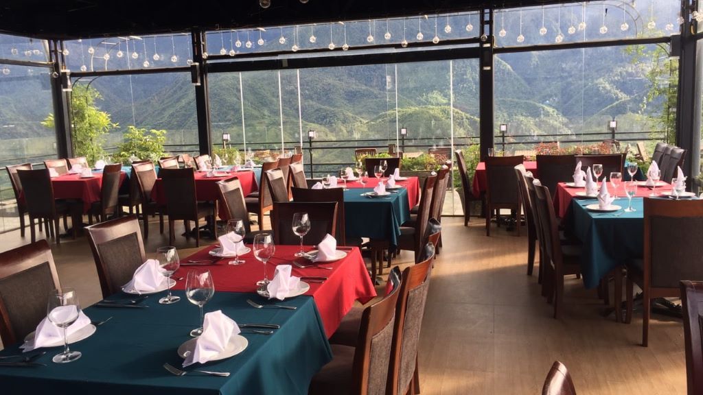 Không gian nhà hàng khách sạn