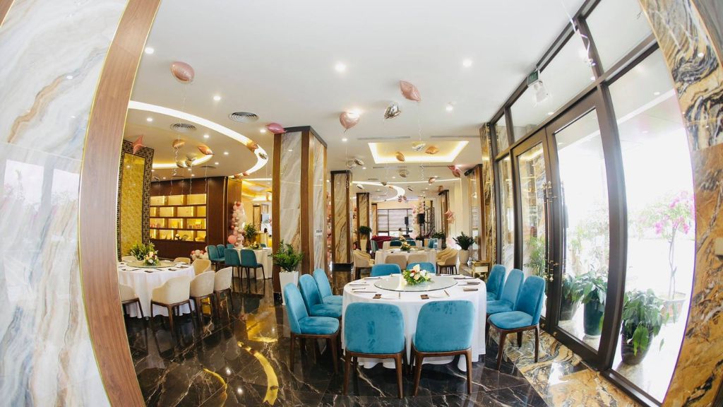 Nhà hàng tại Diamond Hotel Vân Đồn 4*