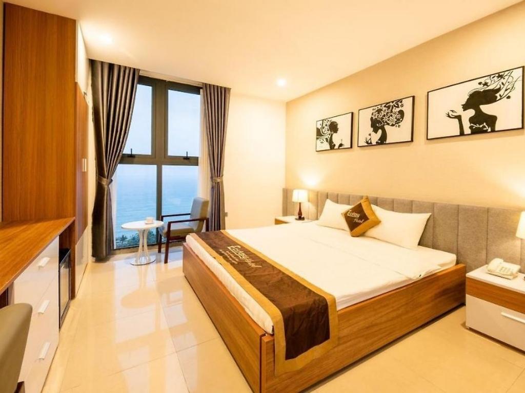 Phòng Premier Family Sea View tại khách sạn Ecstasy Nha Trang 3 sao