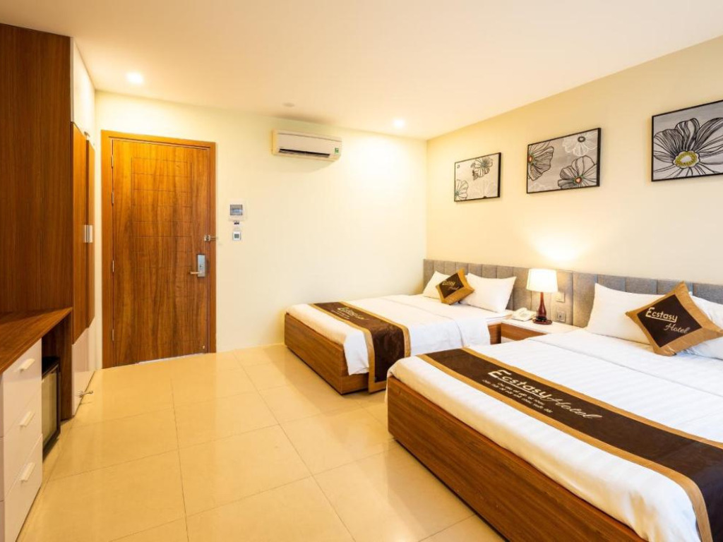 Phòng Deluxe Sea View tại khách sạn Ecstasy Nha Trang