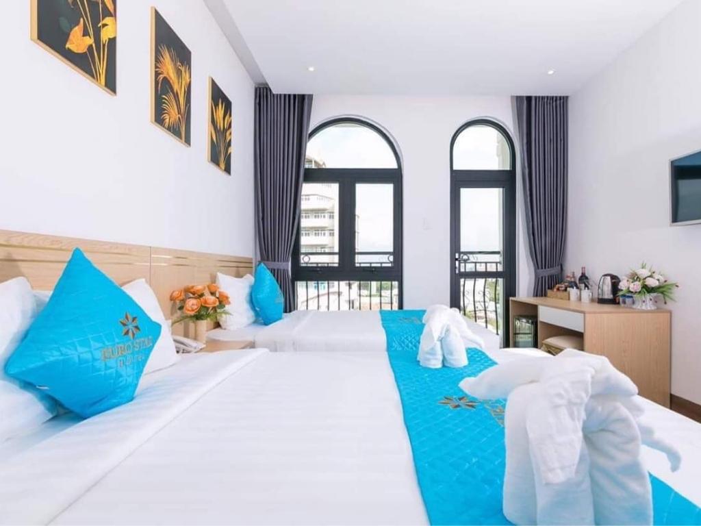 Phòng Deluxe Triple tại khách sạn Euro Star Riverside Đà Nẵng