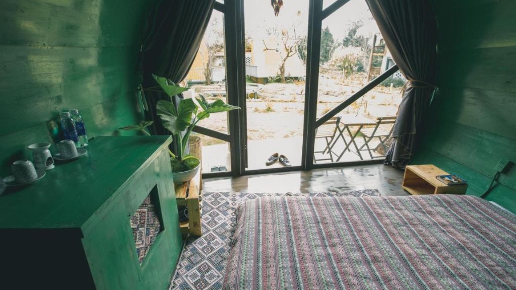 Phòng có view ra sân vườn