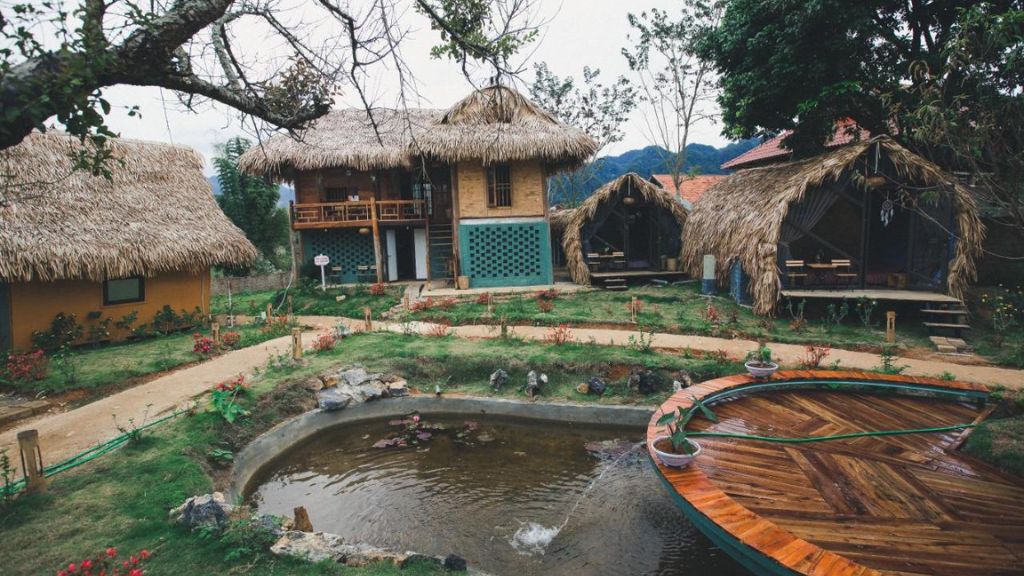 Sân vườn với nhiều cảnh đẹp dễ dàng cho du khách chụp ảnh check in