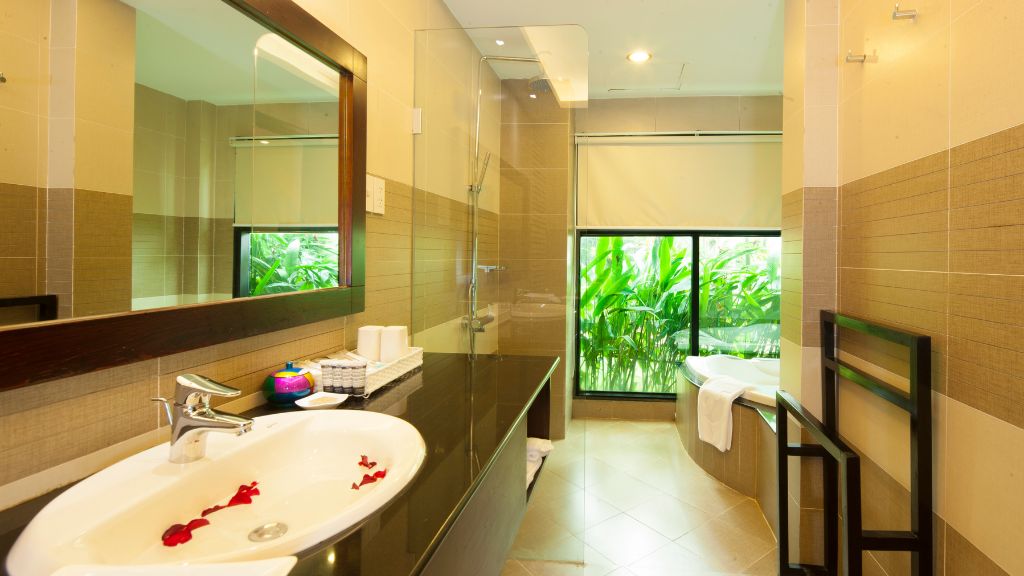 Phòng tắm đầy đủ tiện nghi garden view