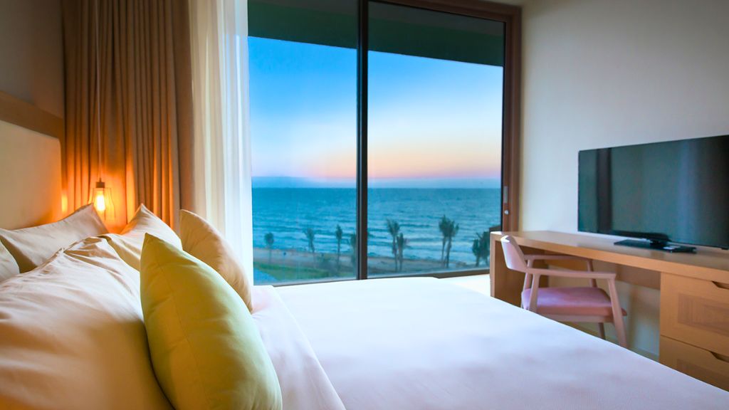 Phòng ngủ nhìn ra biển dành cho các cặp đôi