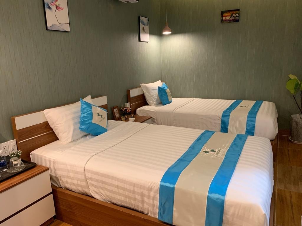 Phòng Deluxe Double with Balcony tại khách sạn Fortuna Phú Quốc
