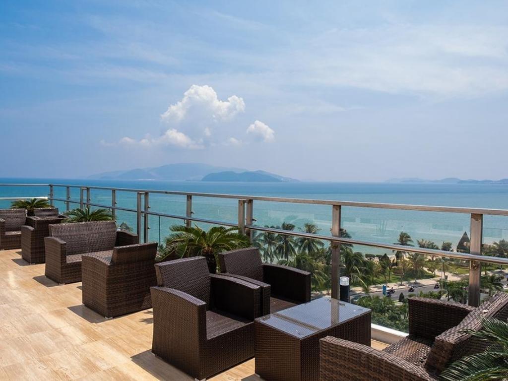 Terrace Café tại Gem Hotel Nha Trang 3 sao