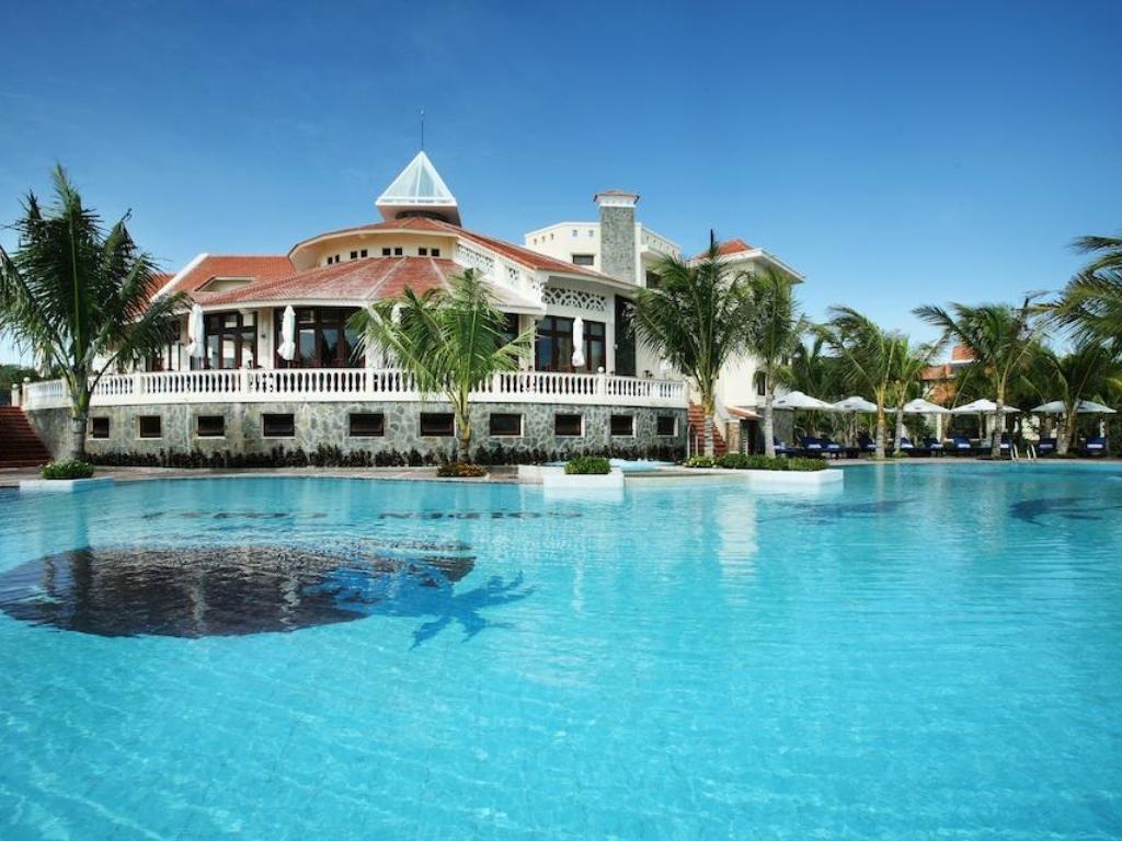 Bể bơi ngoài trời tại Golden Coast Resort Phan Thiết