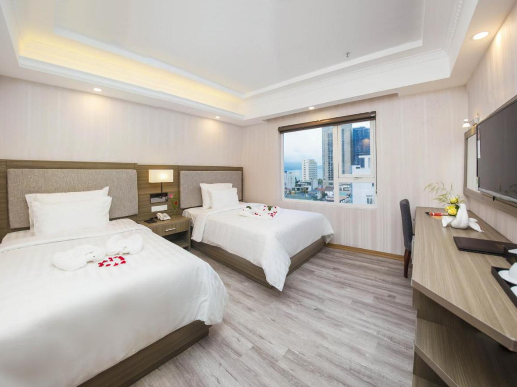 Phòng Deluxe Twin City View Tại Golden Rose Đà Nẵng Hotel