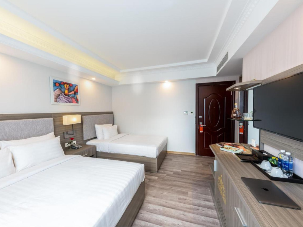 Phòng Superior Triple Tại Golden Rose Đà Nẵng Hotel