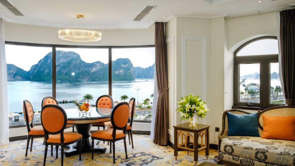 Không gian phòng rộng , trang bị nội thất hiện đại