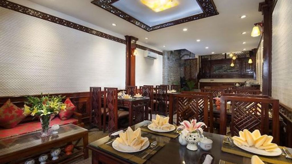 Không gian nhà hàng tại Ha Noi Sunshine Hotel