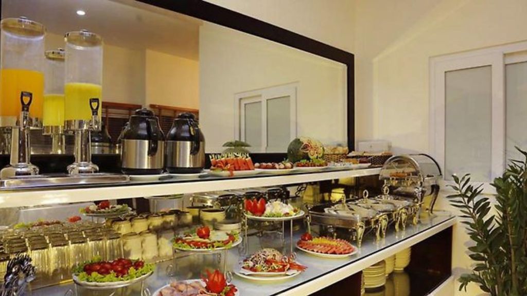 Quầy buffet tự chọn tại khách sạn