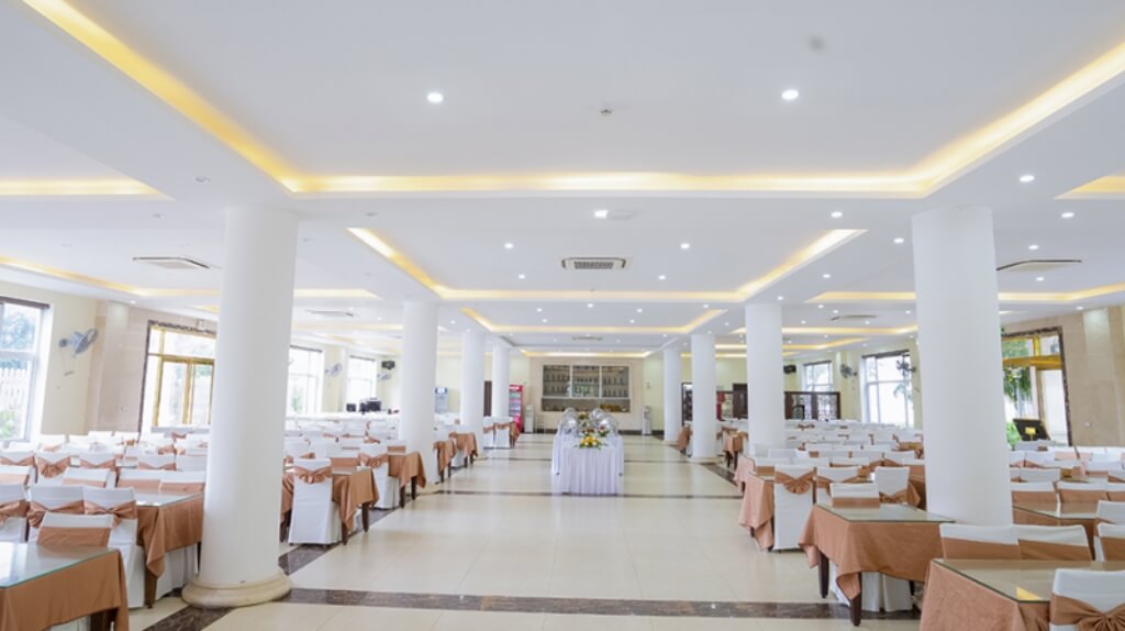 Không gian nhà hàng Hải Tiến Resort