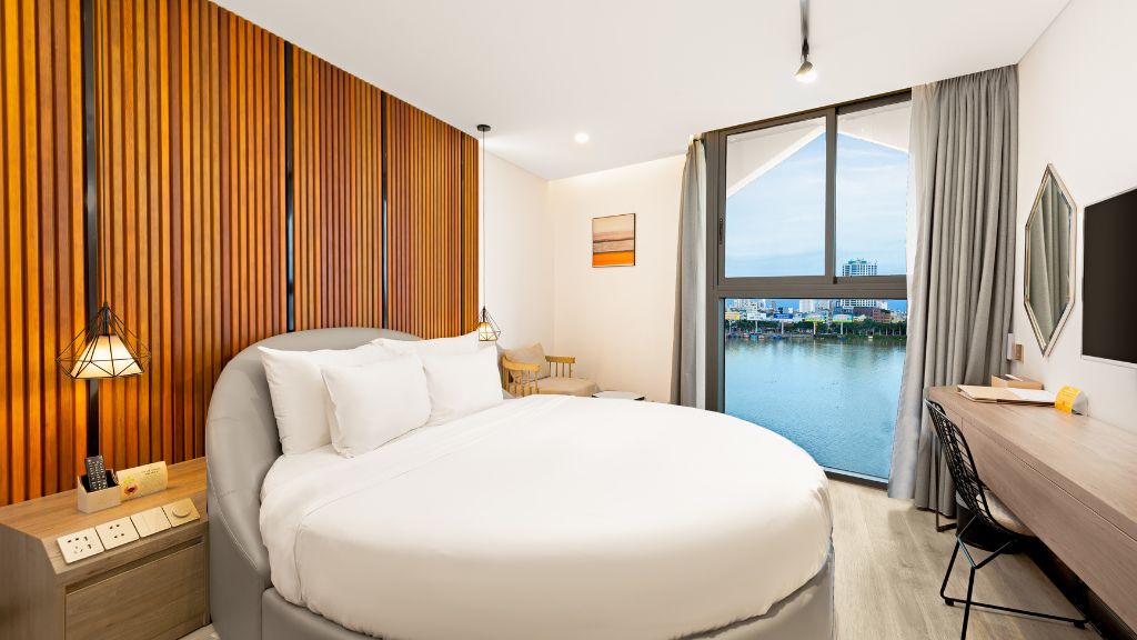 Deluxe Riverfront Double Bedroom