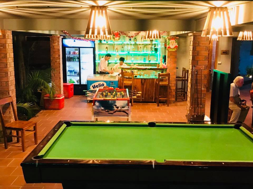 POOL BAR