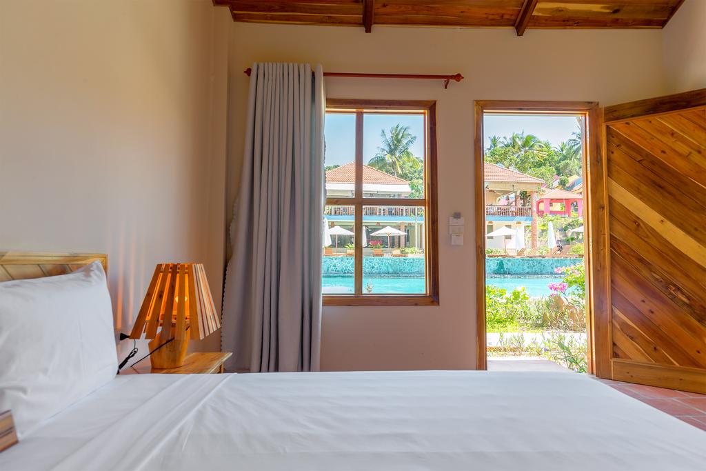 Deluxe Double Pool View - Hillside Village Resort Phú Quốc