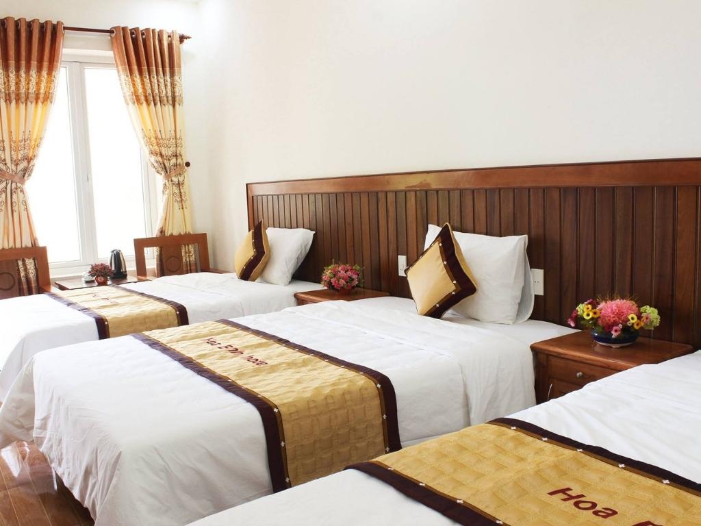 Phòng Deluxe tại Hòa Bình Đồng Hới Hotel 2 sao