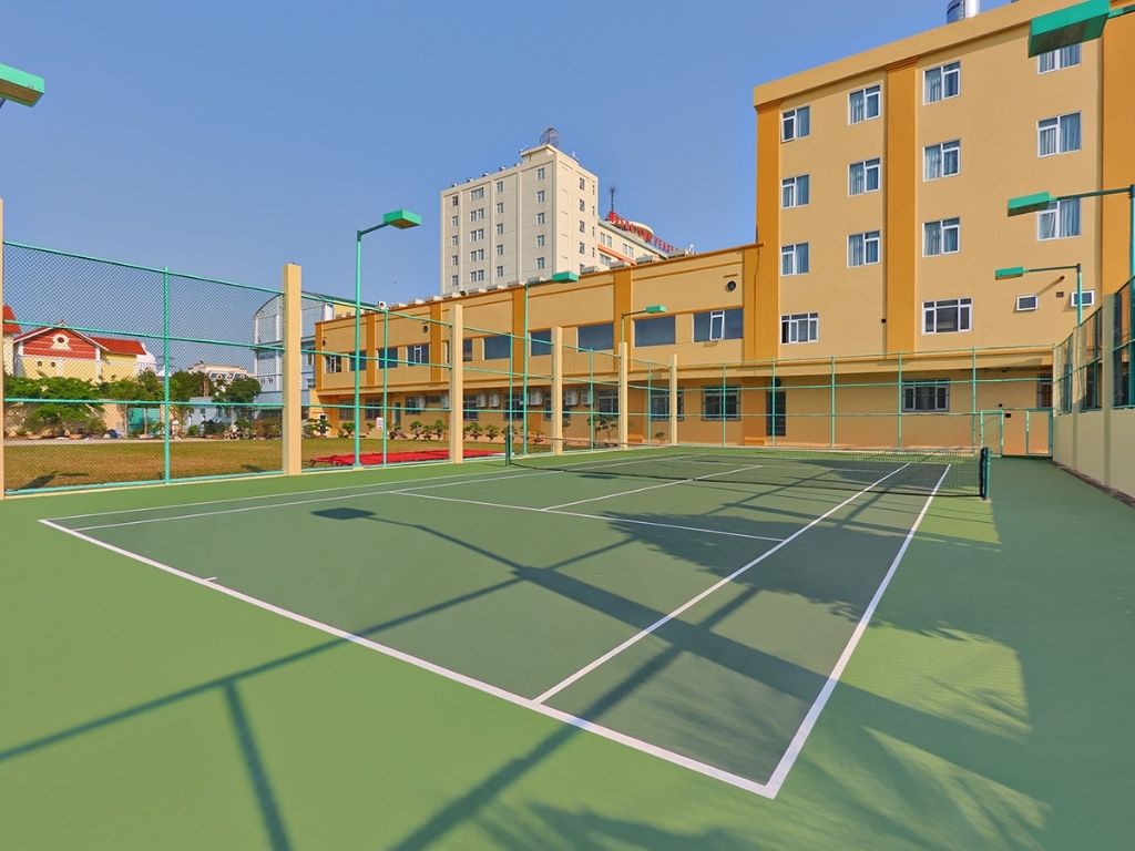 Sân Tennis tại khách sạn Hoàng Sơn Peace Ninh Bình